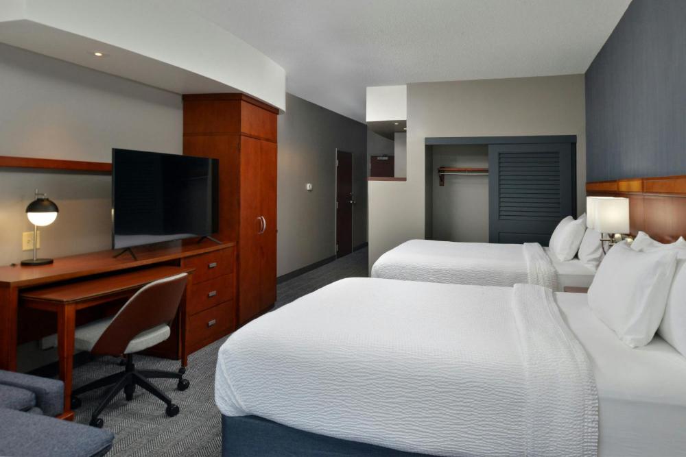Queen Room with Two Queen Beds interior